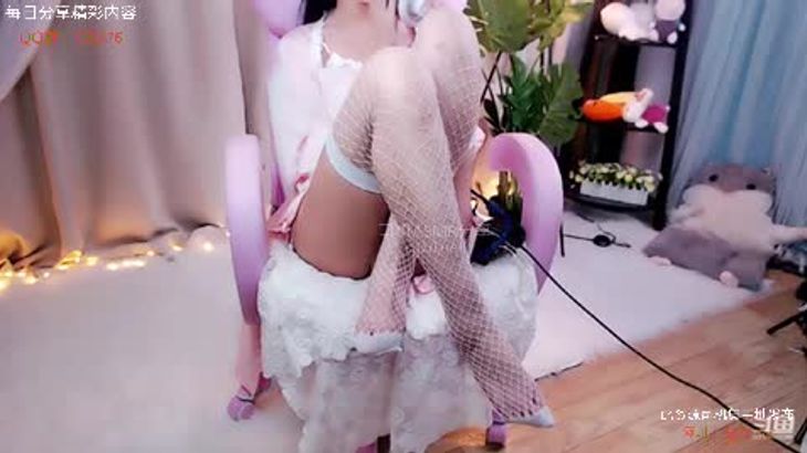 [白鹿姬ASMR] 粉睡衣白网袜掏耳舔耳