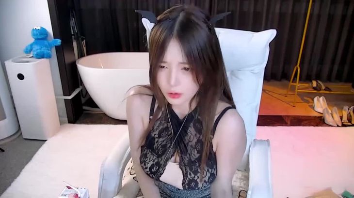 [斗鱼傲娇的喵小八]ASMR火箭福利 5