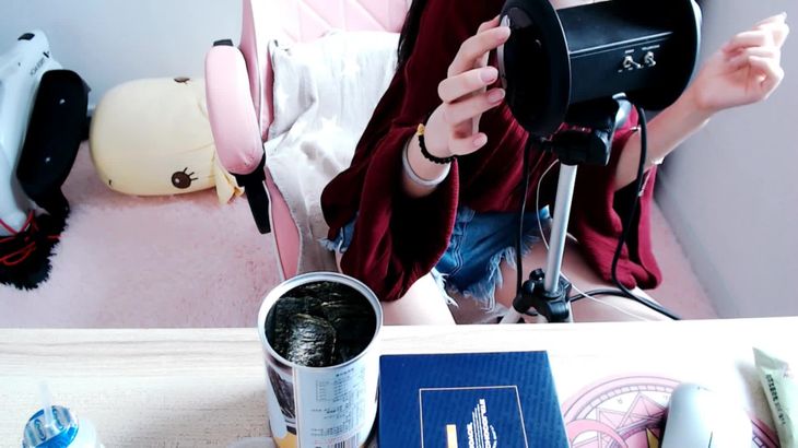 [Aki秋水ASMR]一起来吃零食呀~吃播