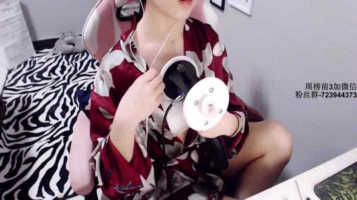 [斗鱼橙色喵]ASMR飞机定制舔耳福利 心跳声！