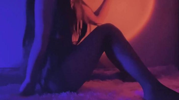 [斗鱼晚婉吥想睡]连体小黑裙